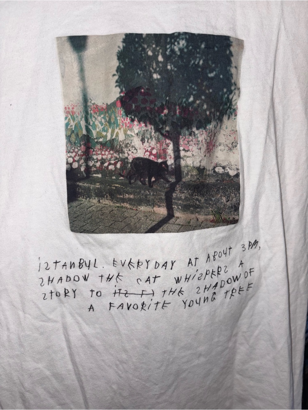Uniqlo White Tee Print - Black Cat & Garden Scene
